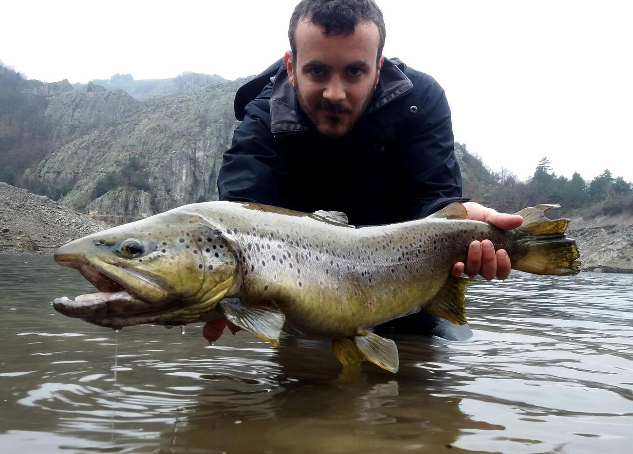 Pêche des grosses truites les meilleures rivières en France