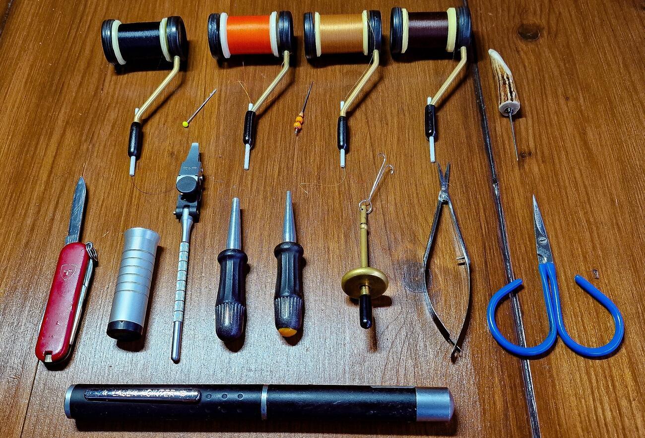 YZD Montage De Mouches Outils Bobbins 10 IN1 Super Lisse Bobines