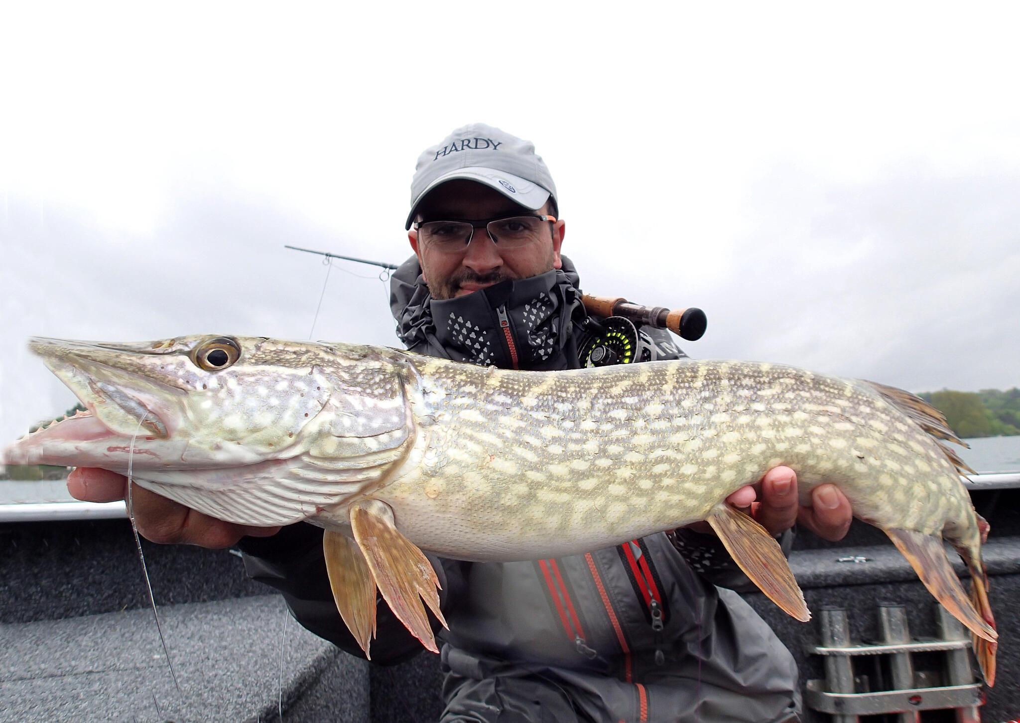 Pêche d'un brochet record du Léman à la mouche Truites & Cie