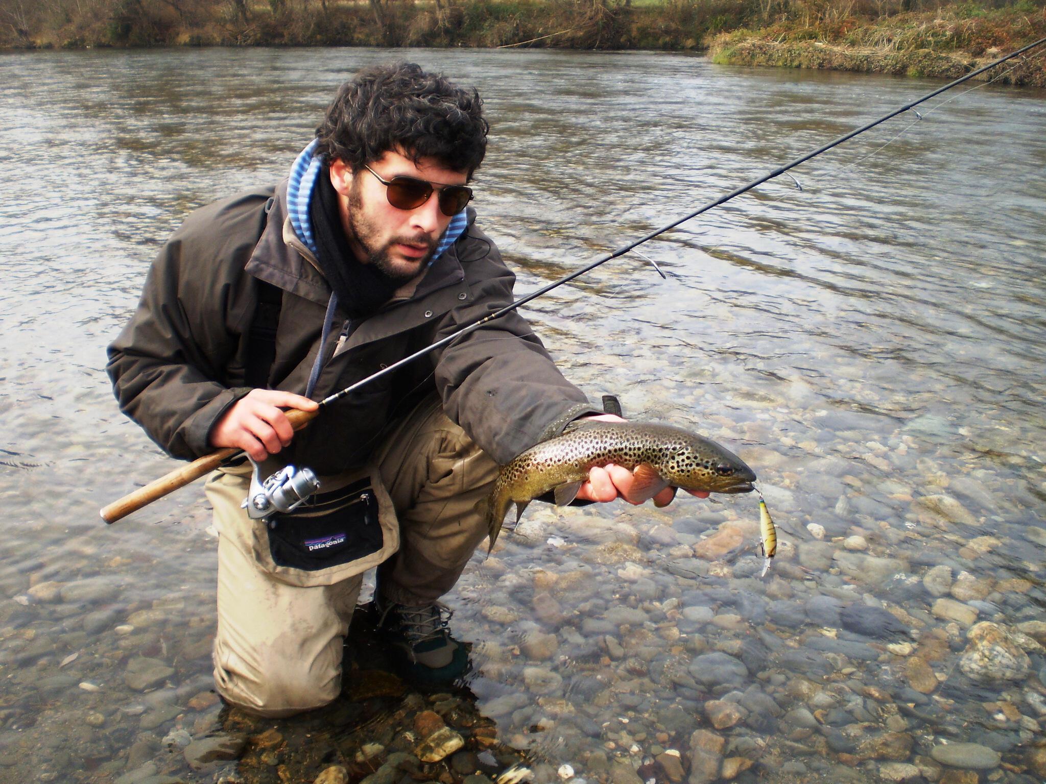 Pêche au poisson nageur, du ruisseau à la rivière Truites & Cie